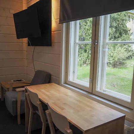 Laensi-suomen Opisto * Huittinen